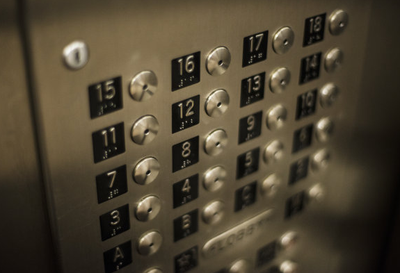 12001系列连接器：电梯楼层按钮稳定运作的关键保障